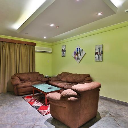 قصر اليمامة للاجنحة الفندقية-فرع السلام Riade Exterior foto